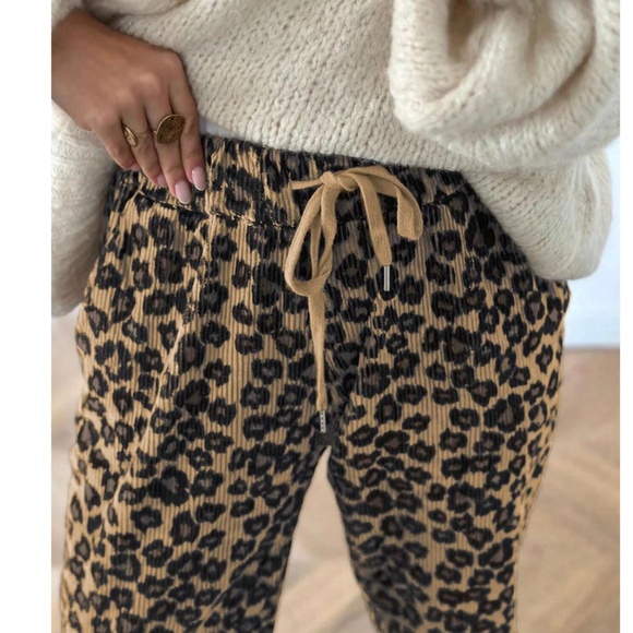Cozy Leopard Print Stretchy Waist Pockets Jogger Pants - Picture 4 of 5